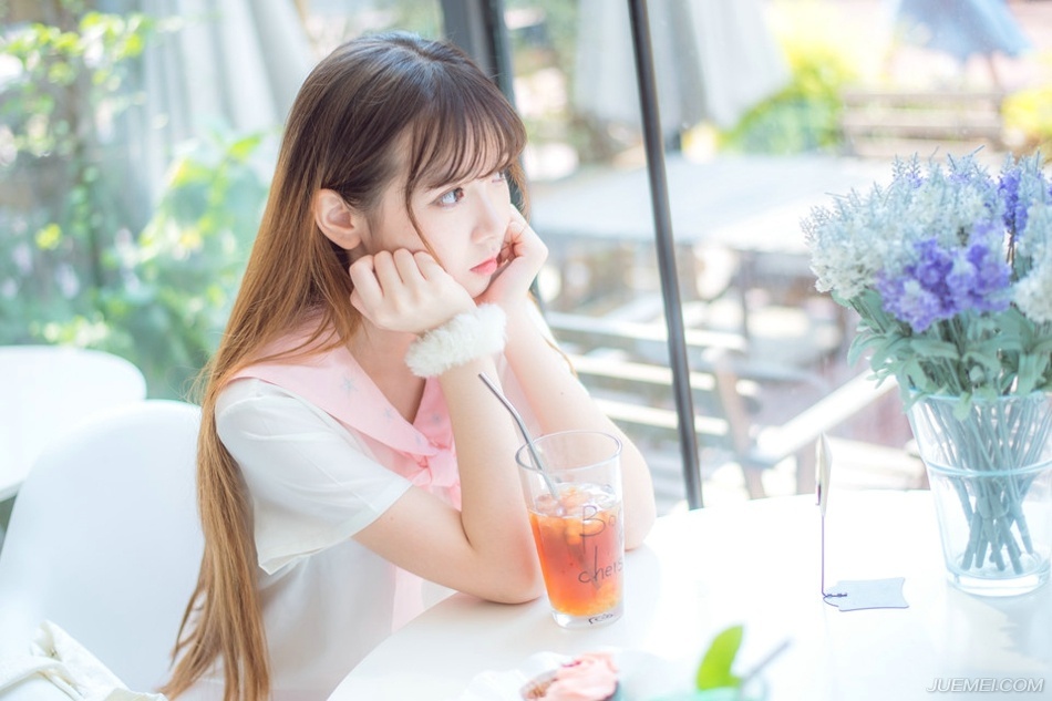 努力只能及格，拼命才能优秀。要么出众，要么出局，这是人生真谛。